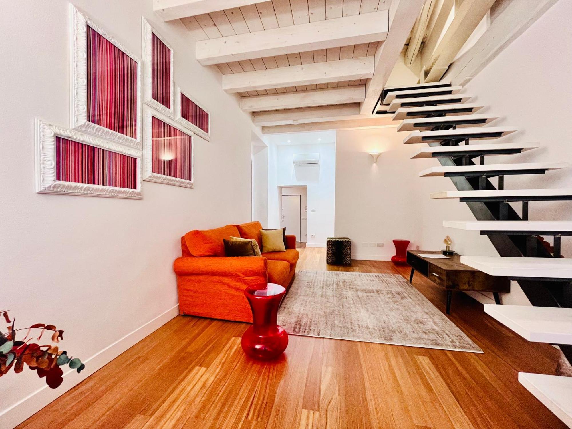 Riverside Loft Navigli - Spacious Two-bedroom Appartement